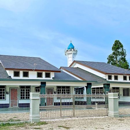 Nazza Homestay Besut With Pool Near Jetty To Perhentian Kampung Raja Exterior photo